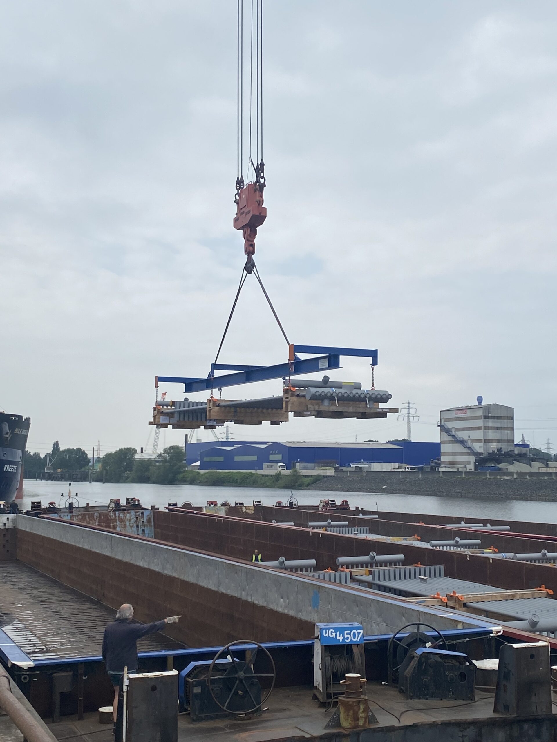 FOB Hamburg for India by fleet of barges